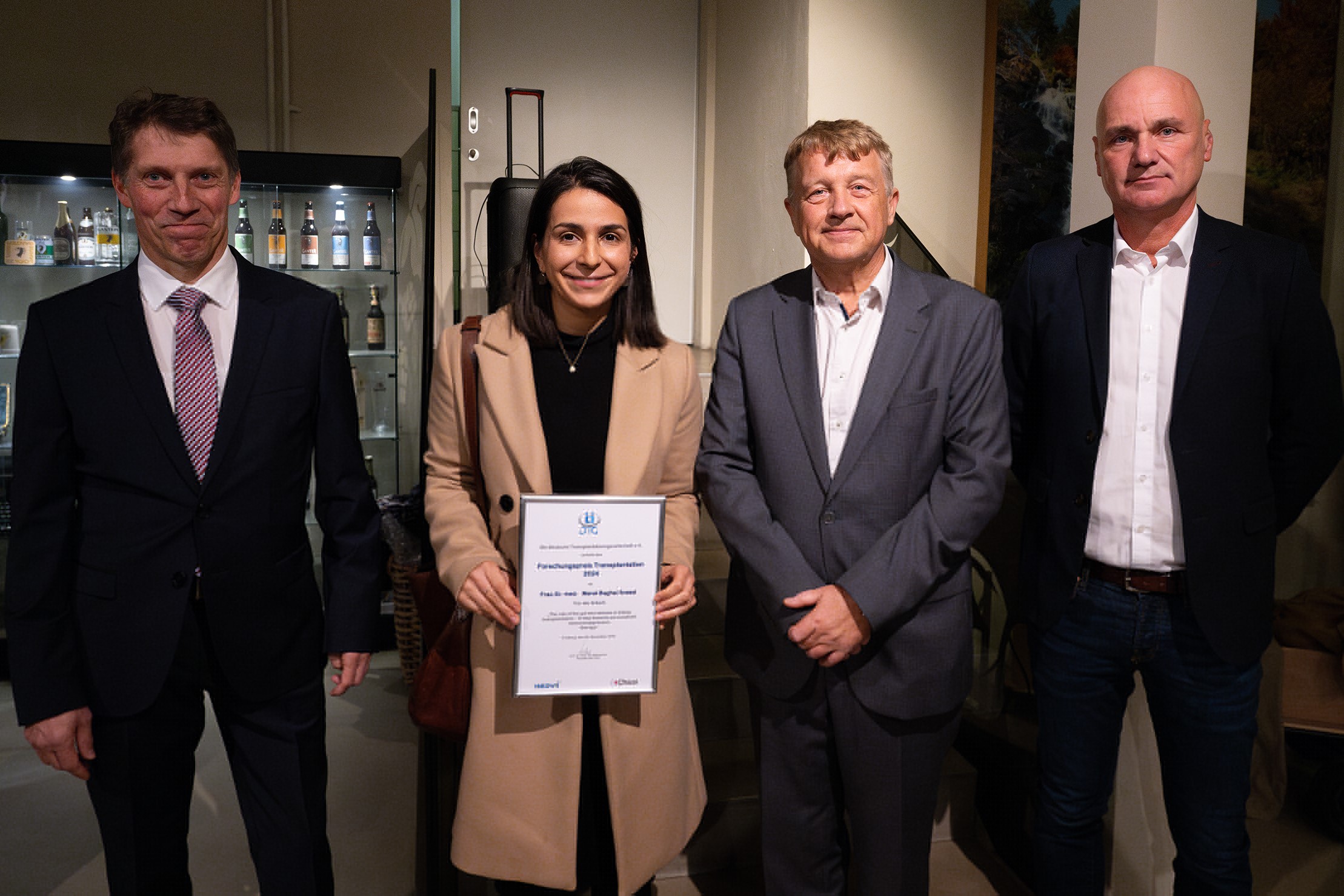 Preisverleihung 2024 (v.l.n.r.): Marcus Tschentscher (Chiesi), Maral Baghai Arassi, Utz Settmacher, Marko Fredrich (Neovii)