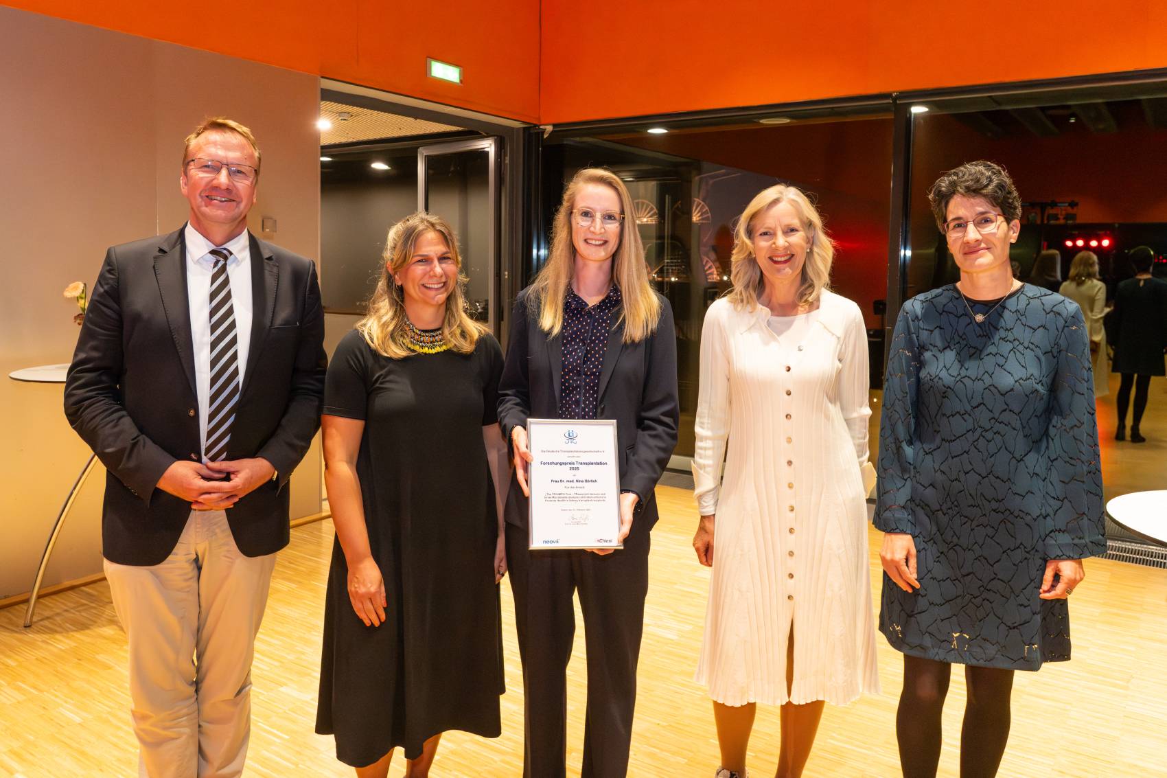Preisverleihung 2025: Mario Schiffer, Nicole Seeligmüller (Chiesi), Nina Görlich, Eva Hug (Neovii), Martina Koch