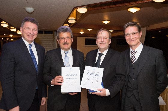 Preisverleihung 2017 von links: Prof. Banas, Herr Janker (BFV) Herr Koch (BFV), Prof. Straßburg