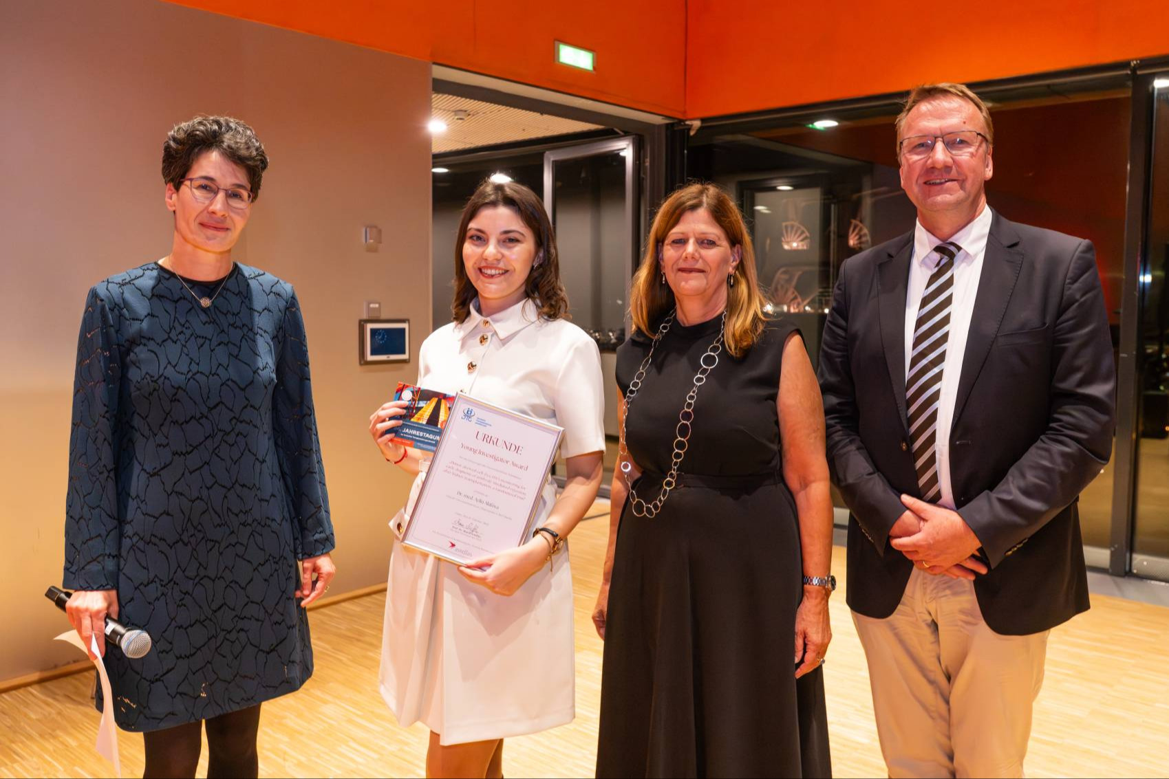 Preisverleihung 2025: Martina Koch, Aylin Akifova, Gudrun Maechler (Astellas), Mario Schiffer