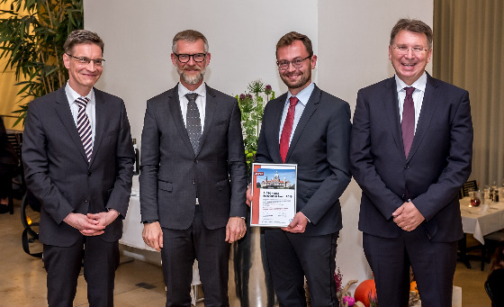 Preisverleihung 2017 von links: Prof. Banas, Dr. Junge (Novartis), Dr. Kaths, Prof. Strassburg